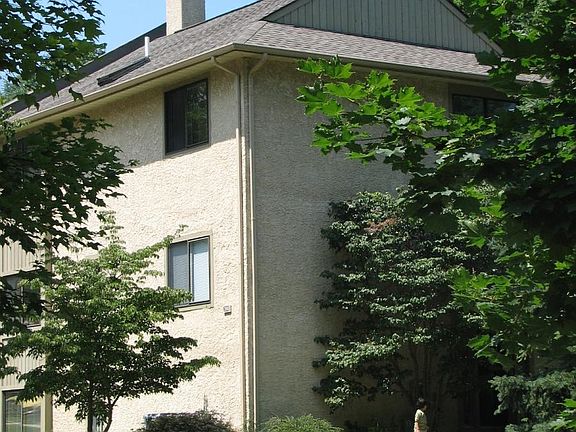 2nd image of 390 Lynetree Dr