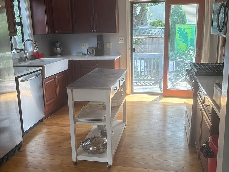 Otis Pl — Photo 5