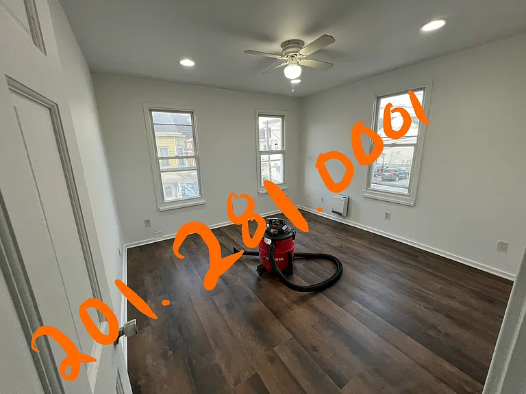 538 E Pine St — Photo 8