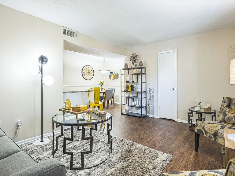 Springtree Apartments — Photo 24