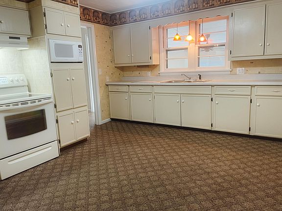 3rd image of 905.5 W Boulevard St