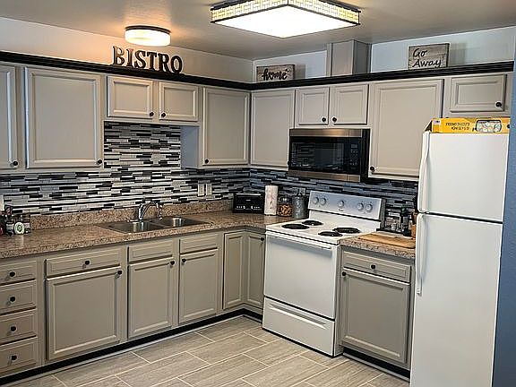 5th image of 923 Twin Oaks Dr