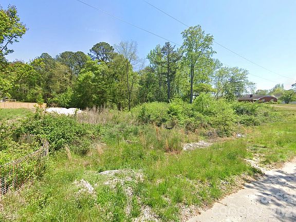 2nd image of 1308 Carpet Rd