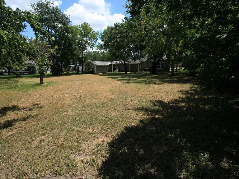 305 Gilchrist Ave — Photo 28