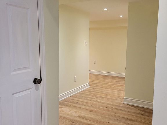 2nd image of 42 Ambleside Cres