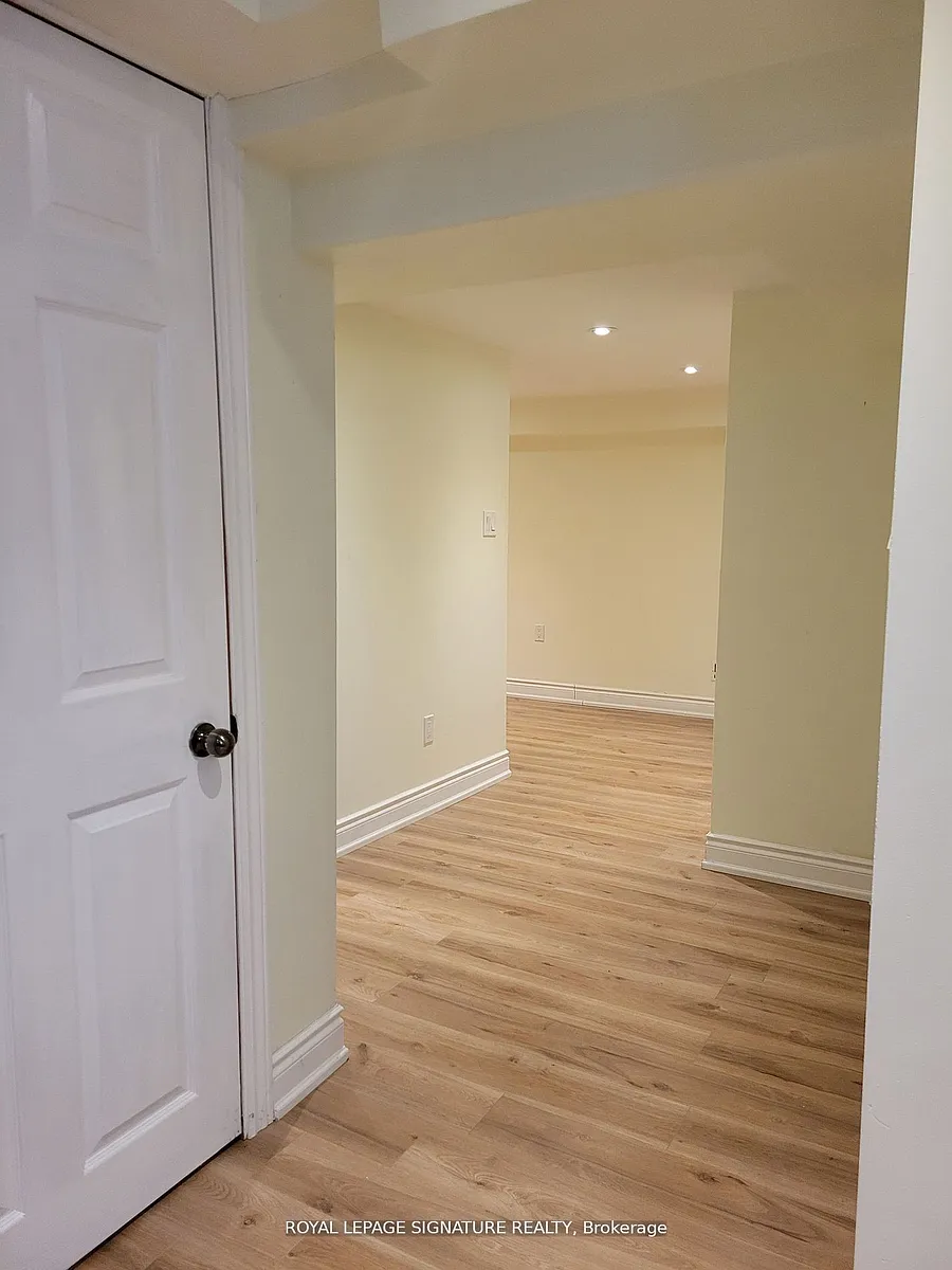 Building Photo - 42 Ambleside Cres #LOWER