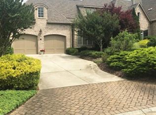 1 Creswell Ct, Greensboro, NC 27407