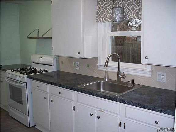 2nd image of 271 Seton Rd