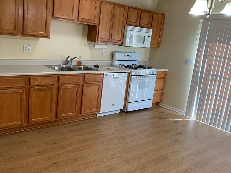 1108 Emma Ct — Photo 15