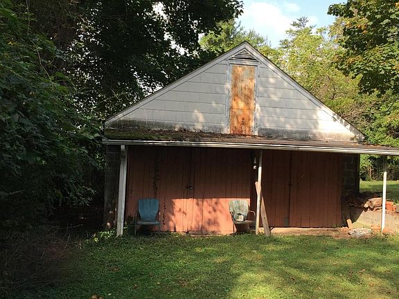 4th image of 4026 Estabrook Dr