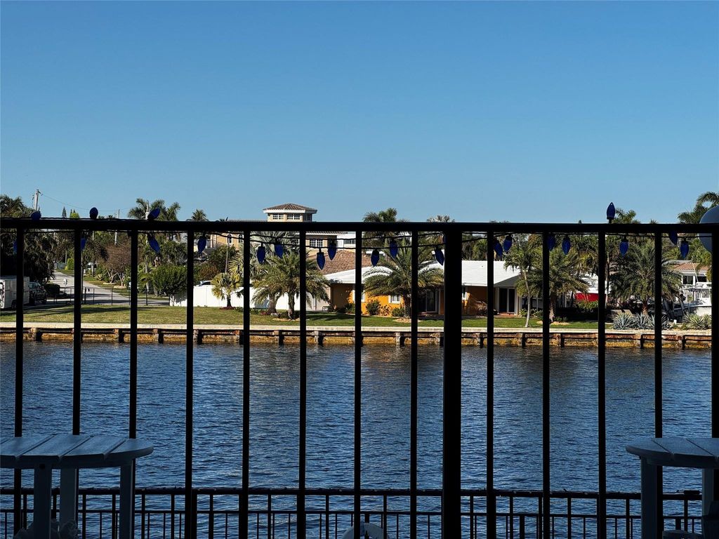 Undisclosed address (2-bed condo, 1,200 sq ft, ZIP 33062), photo 8