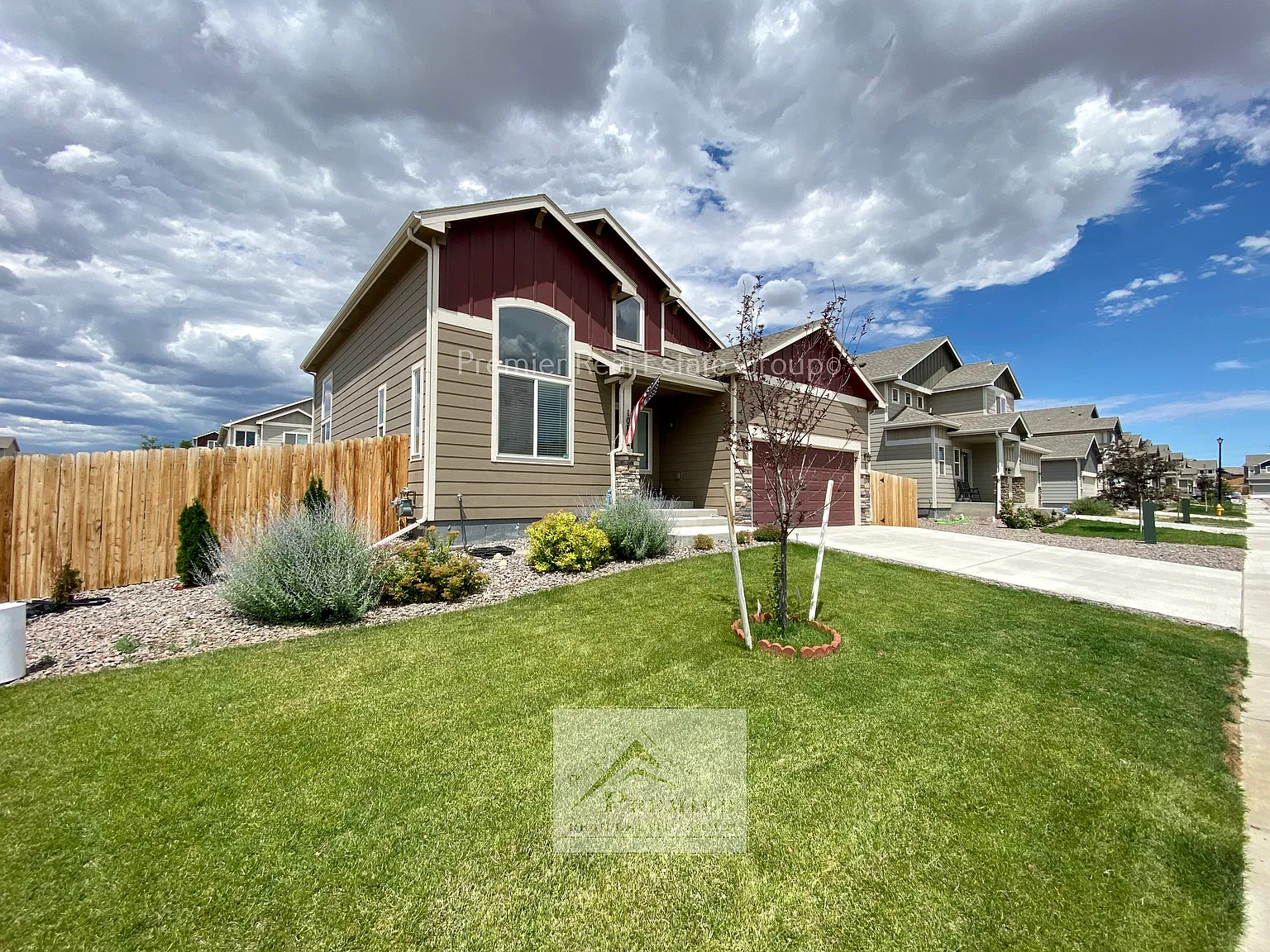 3 bed, 2.5 bath, 1606 sqft, $2,230 — Photo 3