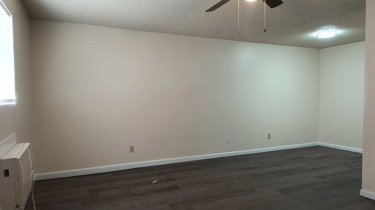 Building Photo - 3720 Miramar Dr #1