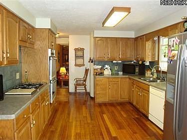 4th image of 1501 W 44th St