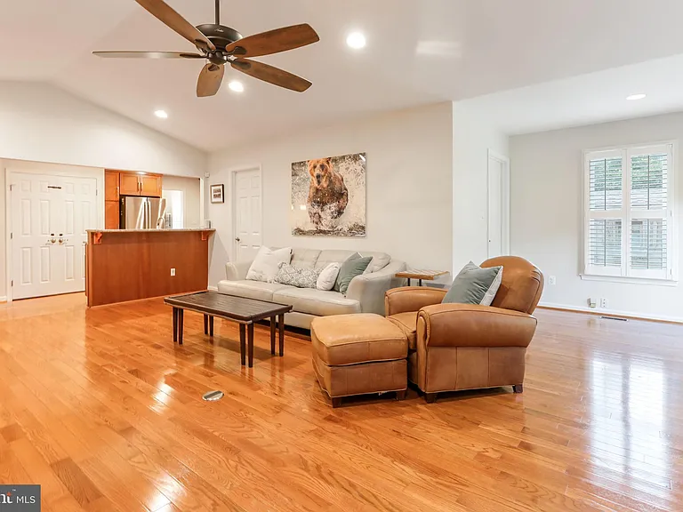 8011 Jackson Rd — Photo 15