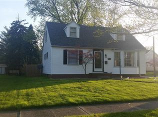 2504 Cawdor Rd, Oregon, OH 43616