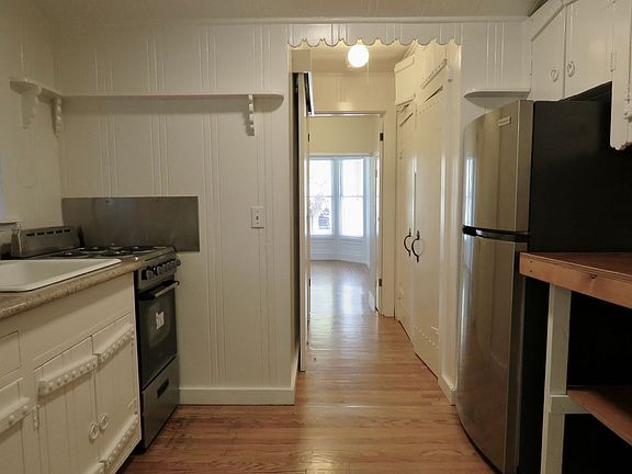 5th image of 2145 Scott St APT 6