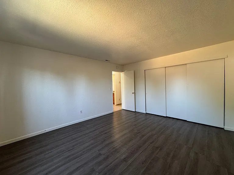 827 Dundee Way — Photo 24