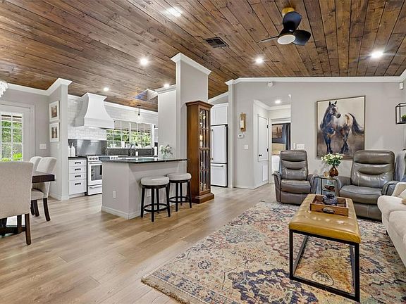 3rd image of 684 Crows Bluff Ln