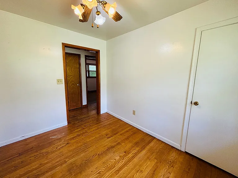 115 Lucas St — Photo 5