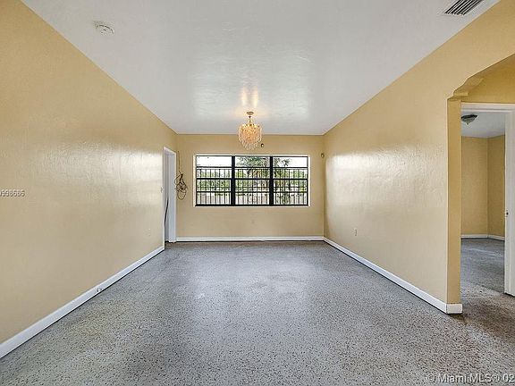 4th image of 370 NW 3rd St