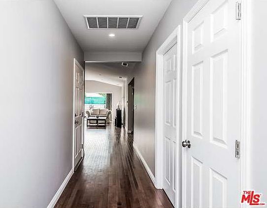 3rd image of 3013 S Beverly Dr