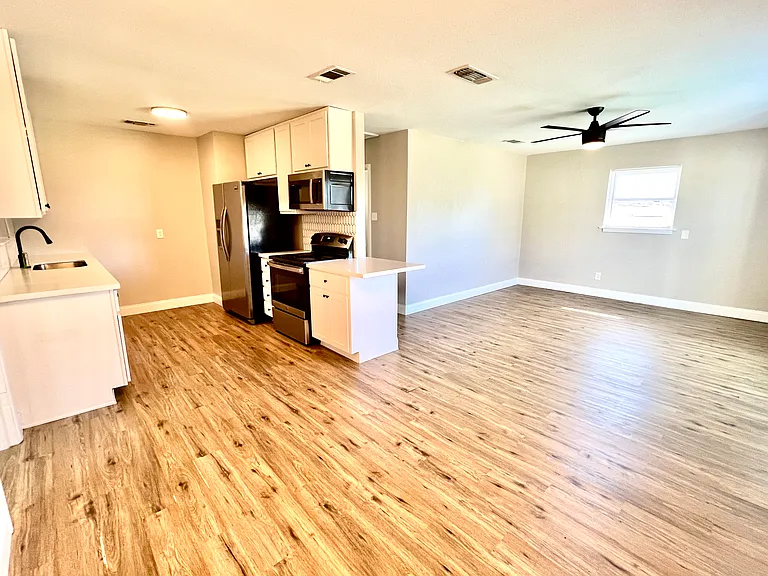 2809 N Turnbull Dr — Photo 4