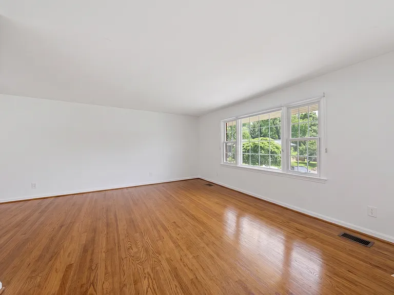 905 Carole Ct SE — Photo 11