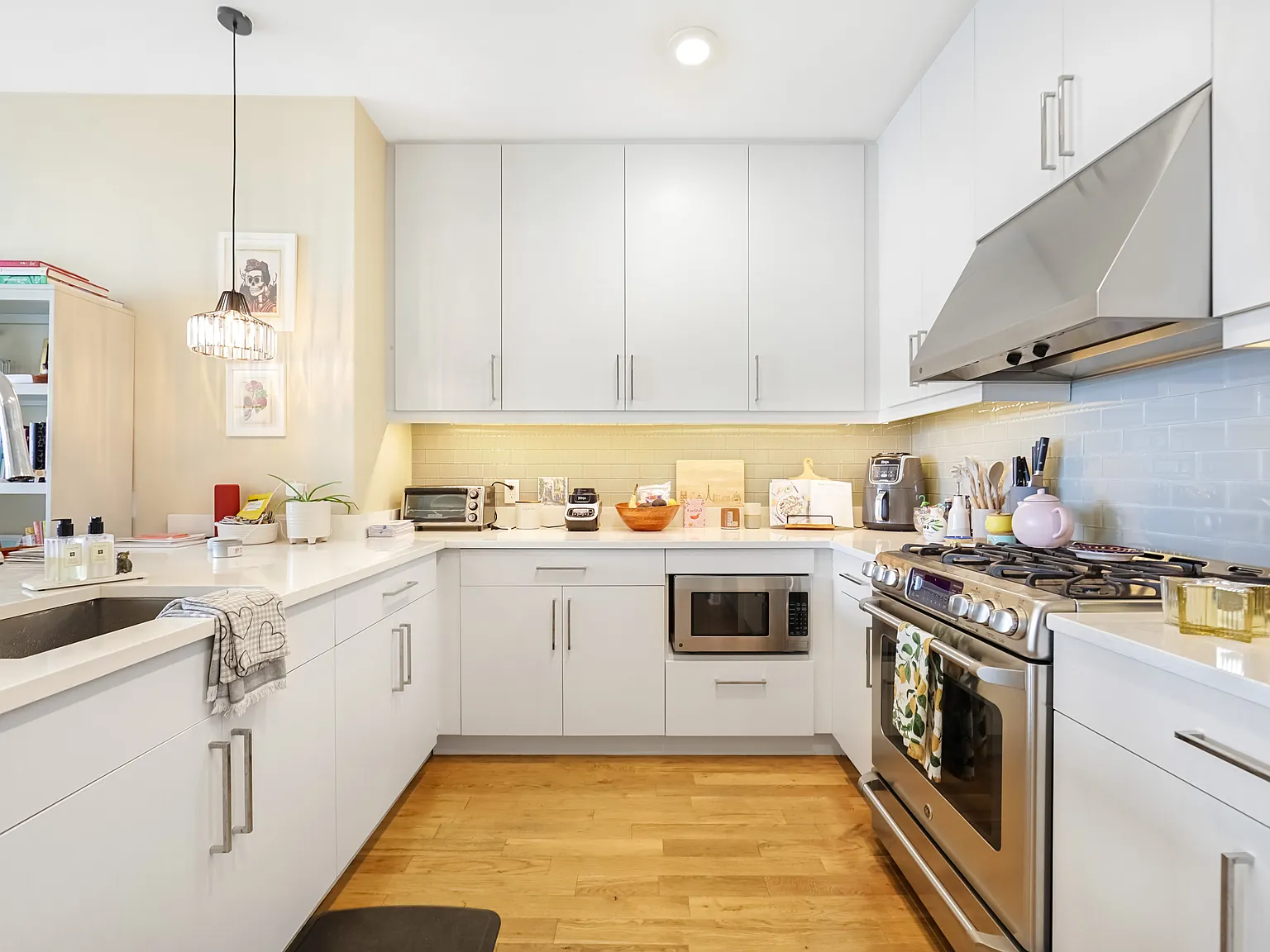 2 bed, 1164 sqft, $5,500 — Photo 3