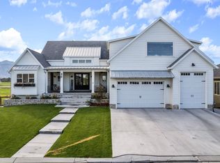 4 E Lake View Dr, Vineyard, UT 84059