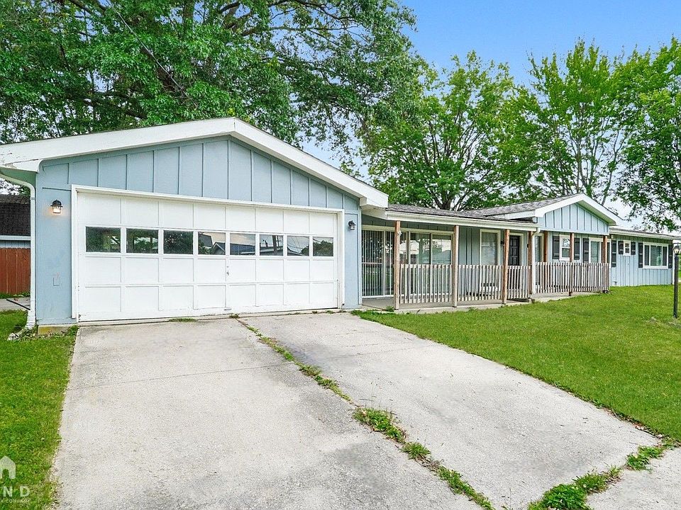 1st image of 10 Oakwood Dr