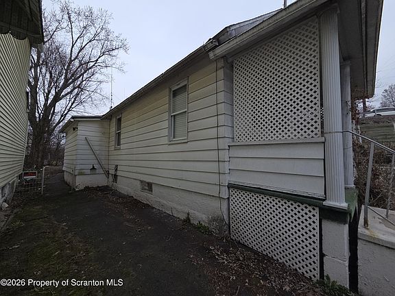 4th image of 521 Albion St