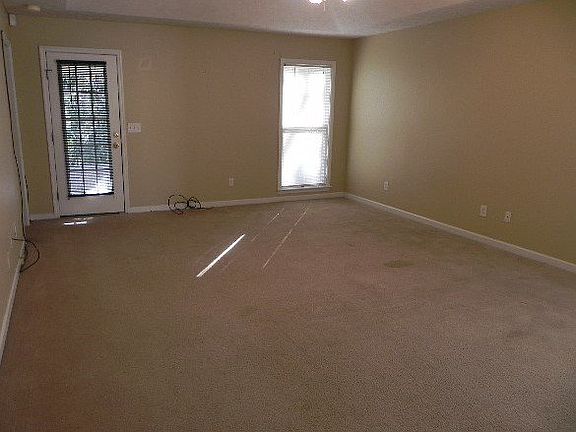 3rd image of 3708 Holland Ct