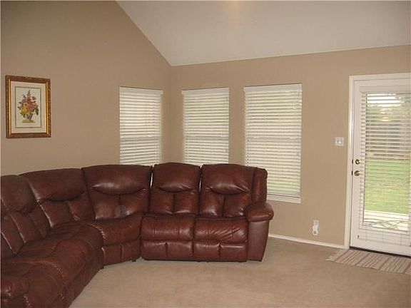 4th image of 5035 Barlow Dr