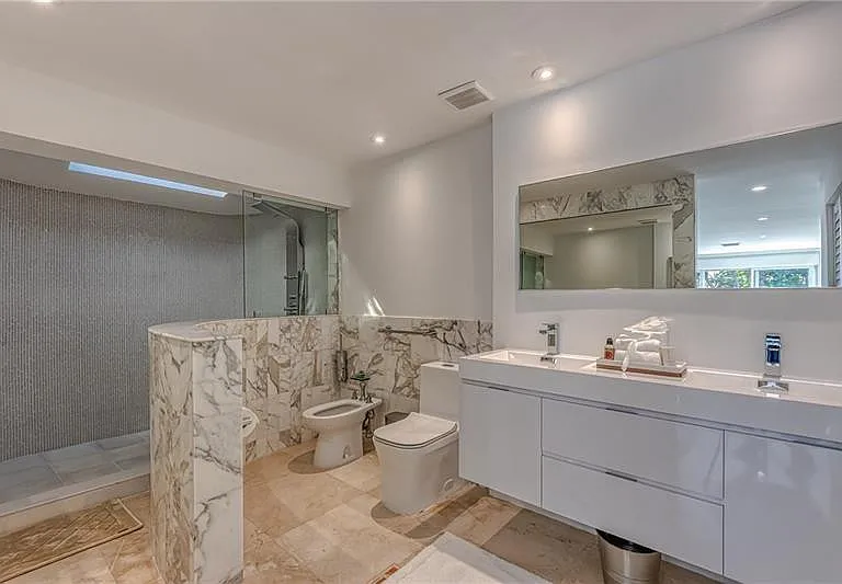1800 SE Admirals Way — Photo 28