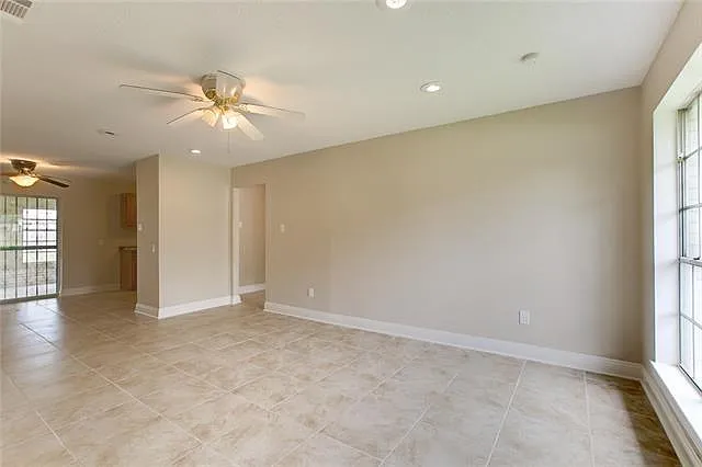 4 bed, 2.0 bath, 1300 sqft, $1,750 — Photo 2