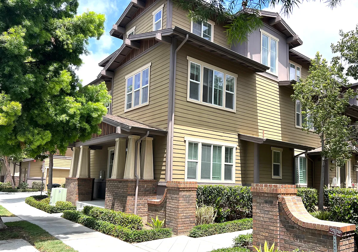 Building Photo - 100 Liberty St