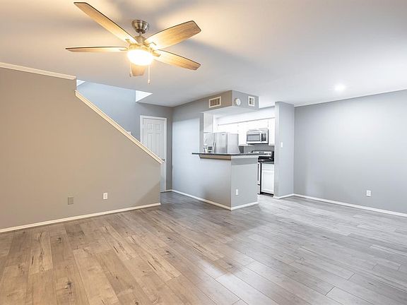 5th image of 14600 Fonmeadow Dr APT 804