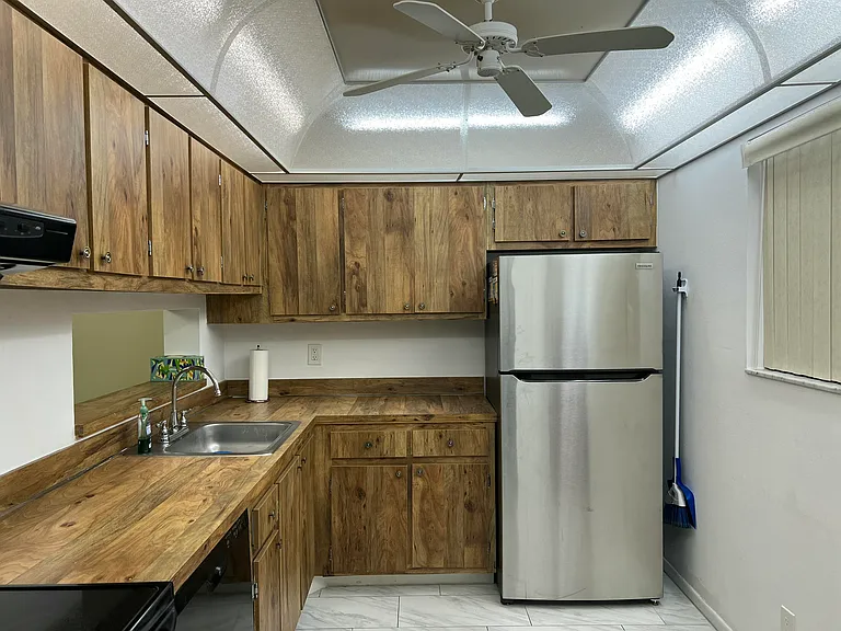 5220 Las Verdes Cir #101 — Photo 8