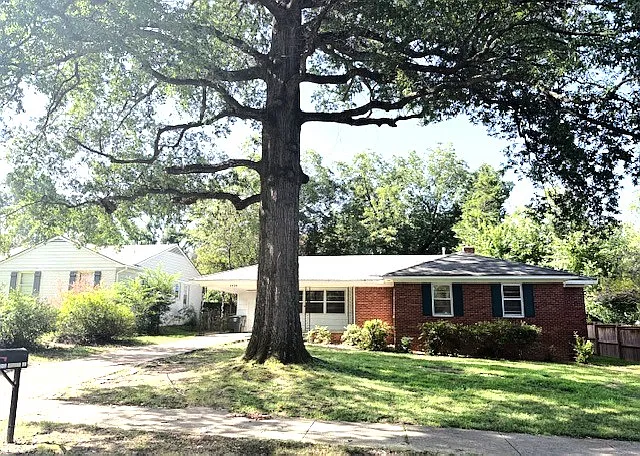 5243 Laurie Ln