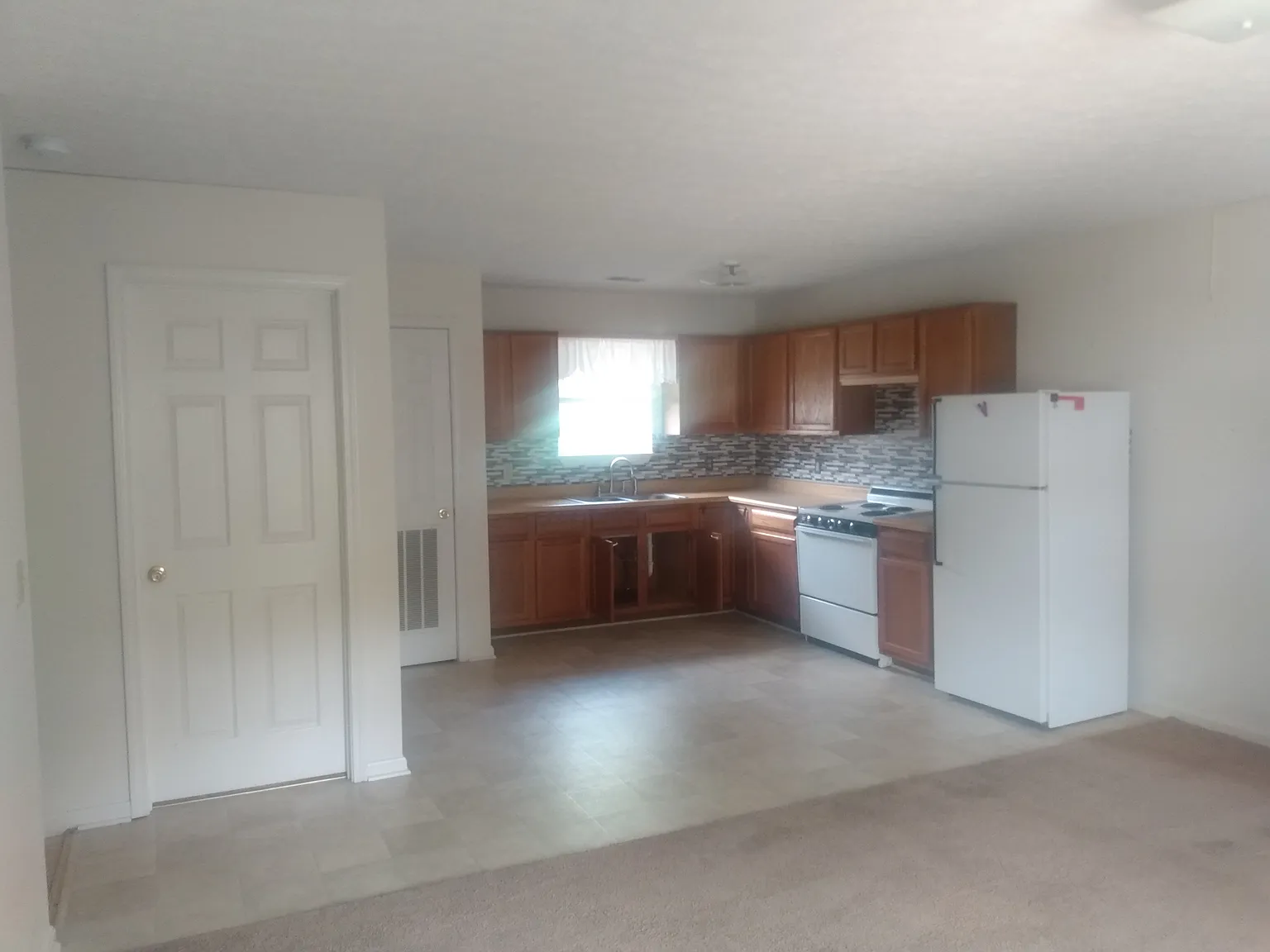 2 bed, 900 sqft, $1,000 — Photo 2