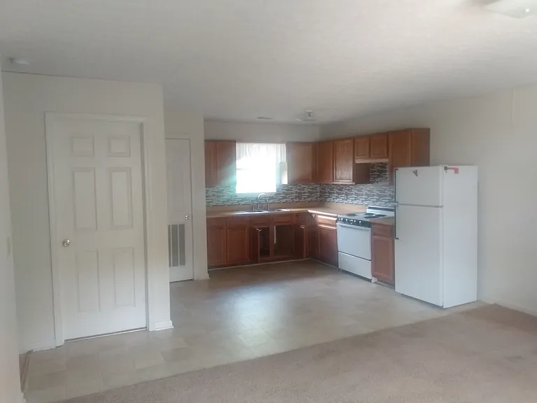 660 Westport Rd — Photo 2