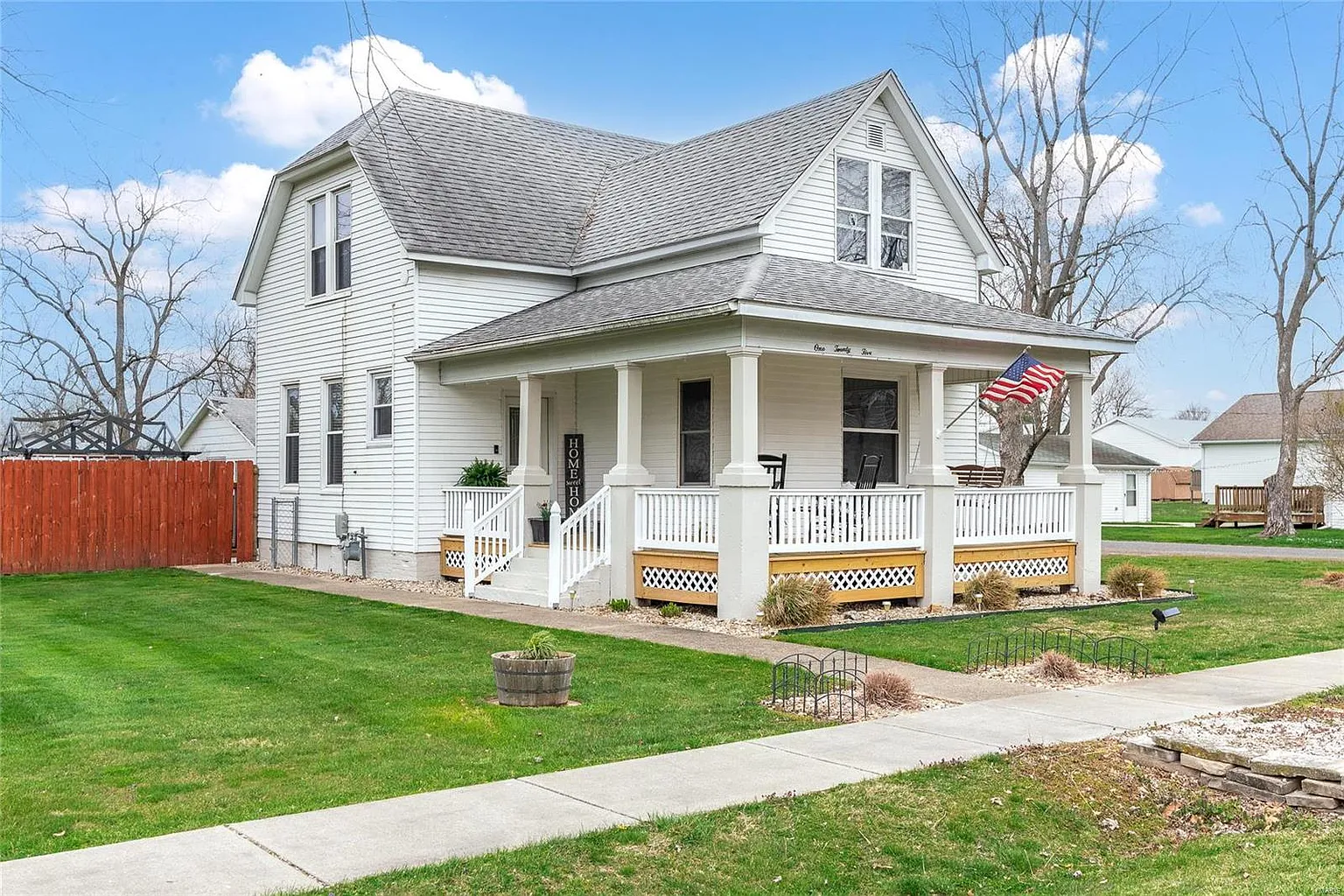125 N Lincoln St photo 1