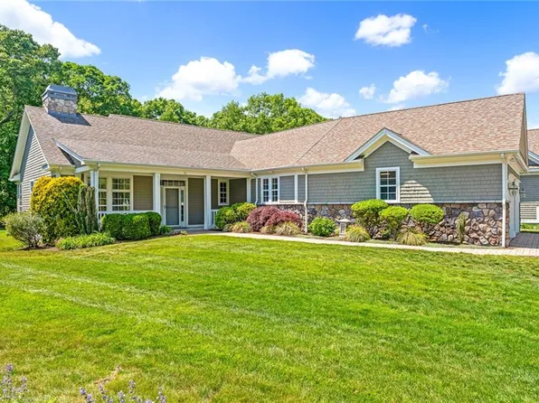 14 Newbury Dr, Westerly, RI 02891