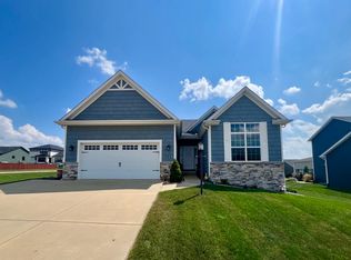 607 Country Ridge Dr, Mahomet, IL 61853