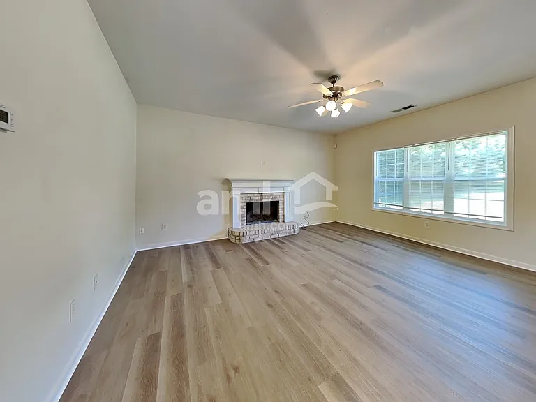 35 Hampton Pl — Photo 8