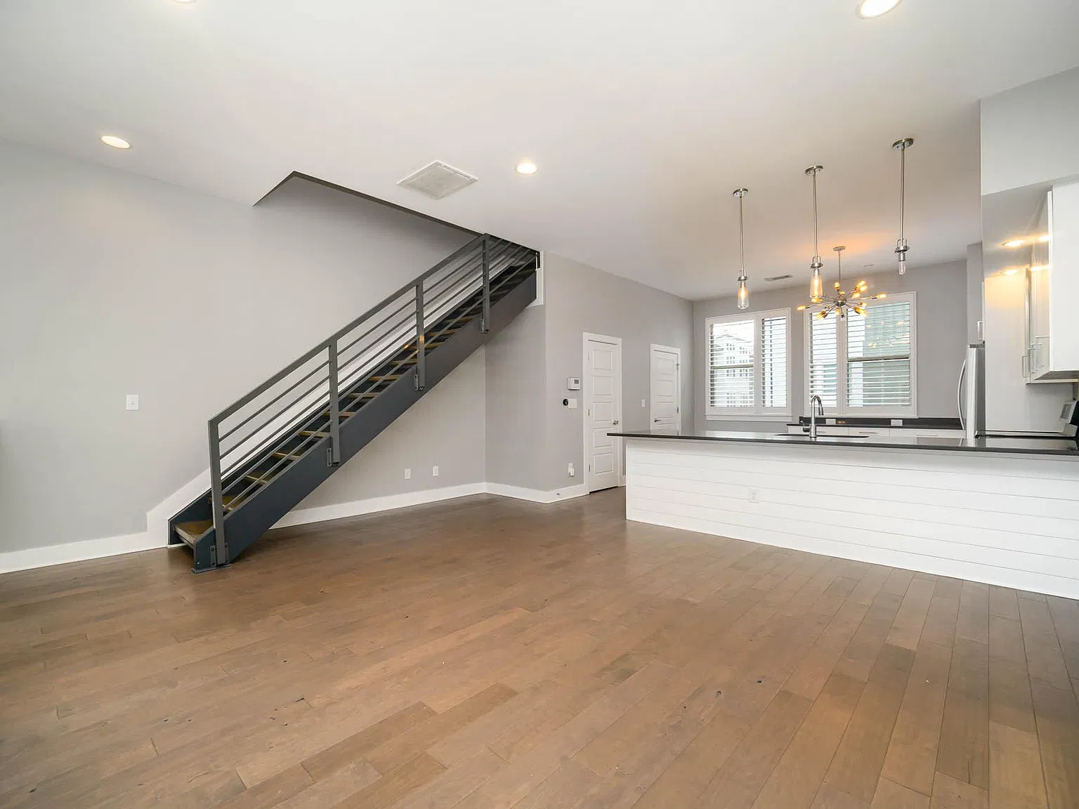 2 bed, 2.5 bath, 1995 sqft, $4,200 — Photo 4