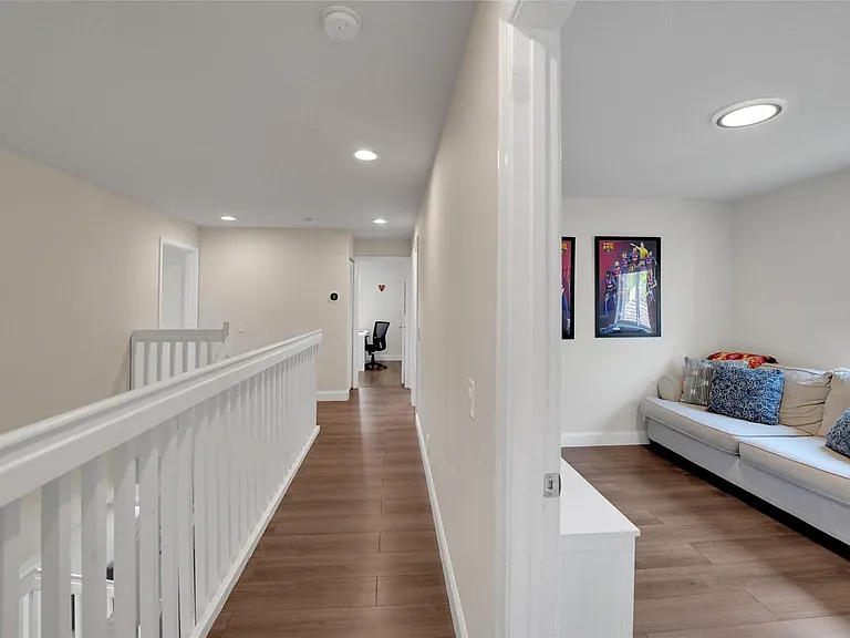 1070 Bluewood Ter — Photo 41