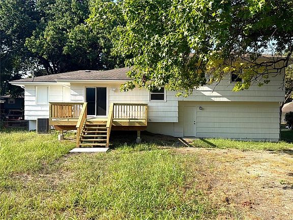 4th image of 1202 E Ridgeway Dr
