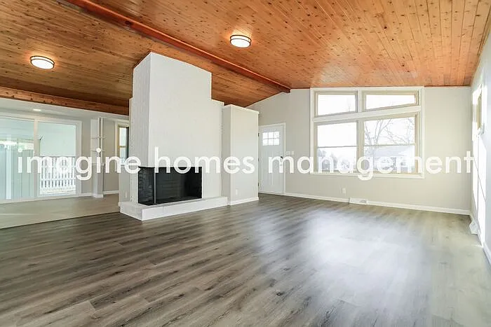 3 bed, 1.0 bath, 1196 sqft, $2,099 — Photo 3